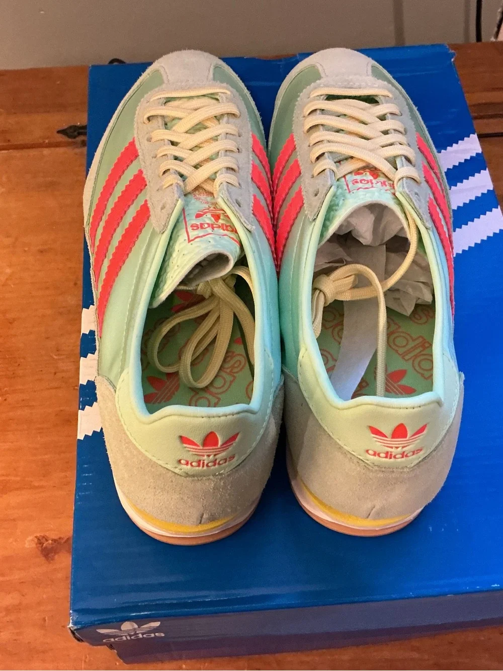 adidas Men's Mint Green Sneakers with Coral Stripes SL 72 OD Women’s 9 brand new